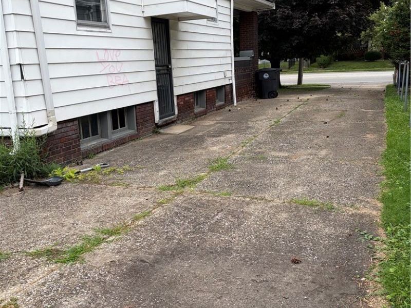 15313 Lake Shore Boulevard, Cleveland, OH 44110 Photo 2