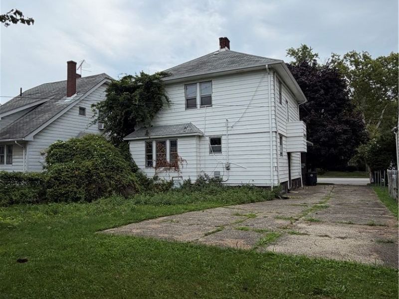 15313 Lake Shore Boulevard, Cleveland, OH 44110 Photo 3