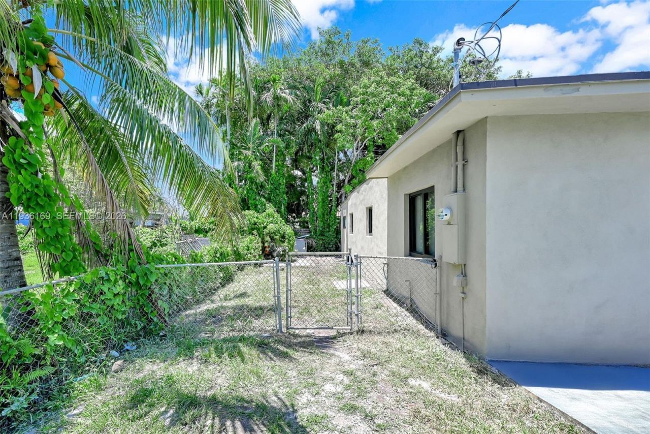 8280 NW 5th Ave , Miami, FL 33150 Photo