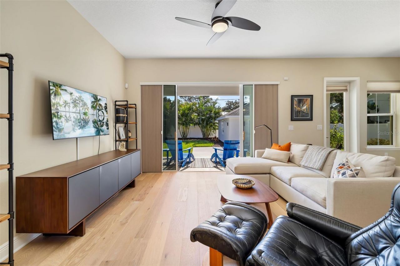 2576 Wood Street, Sarasota, FL 34237 Photo