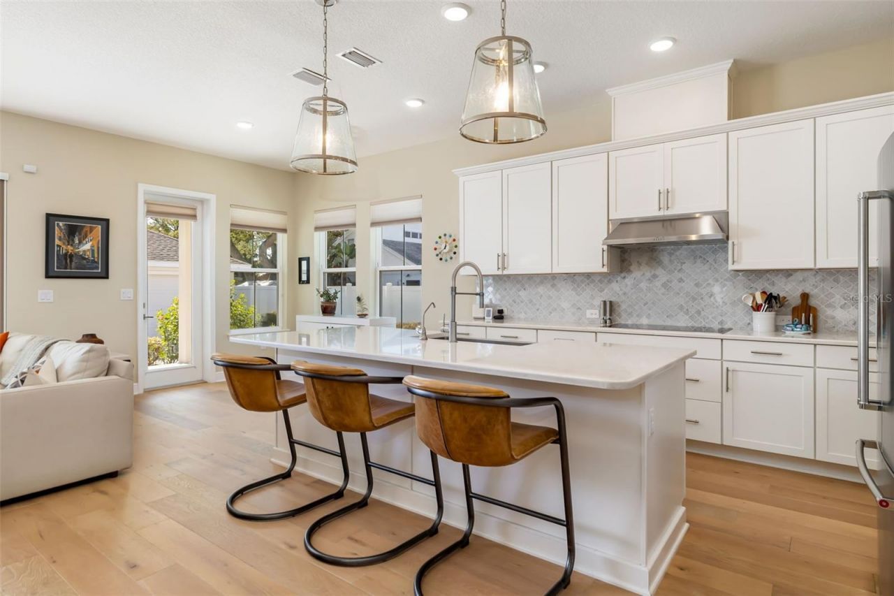 2576 Wood Street, Sarasota, FL 34237 Photo