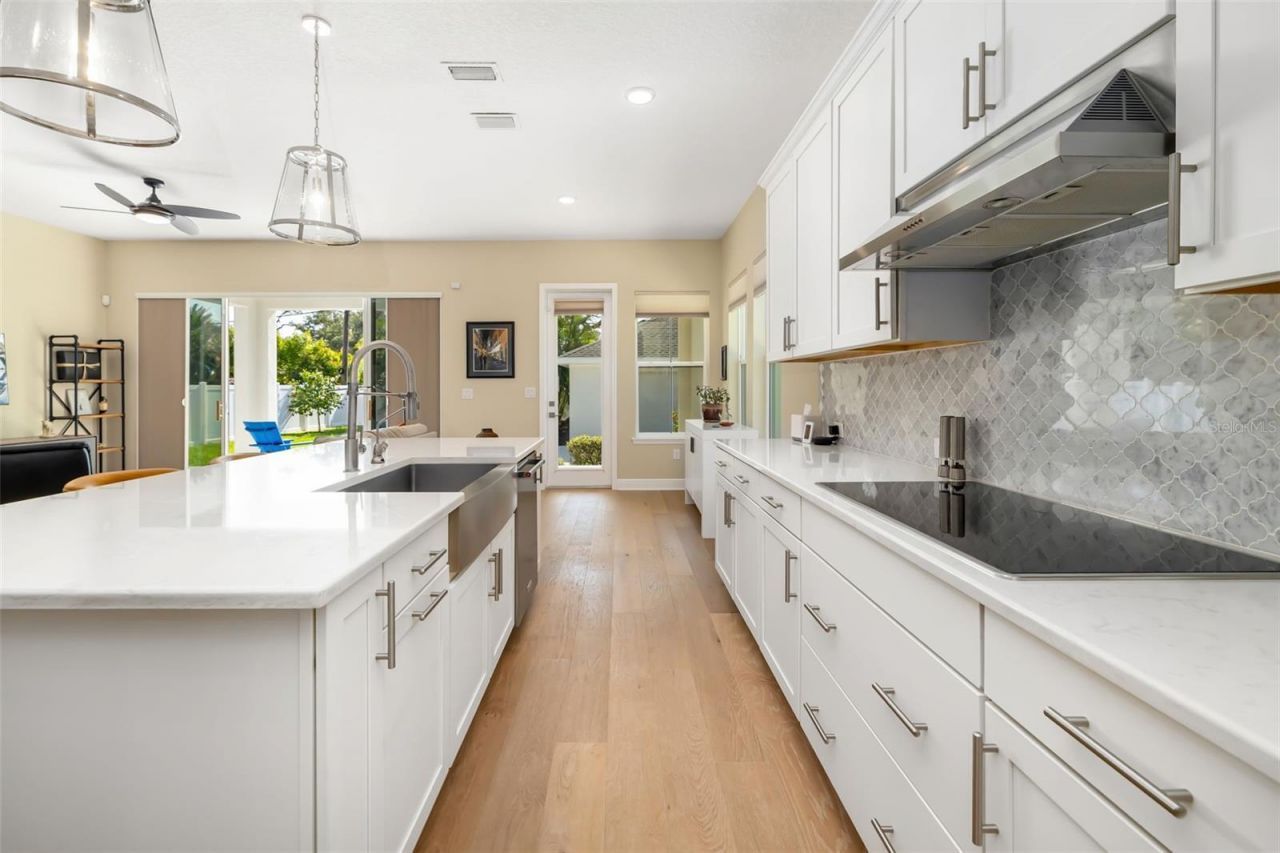 2576 Wood Street, Sarasota, FL 34237 Photo