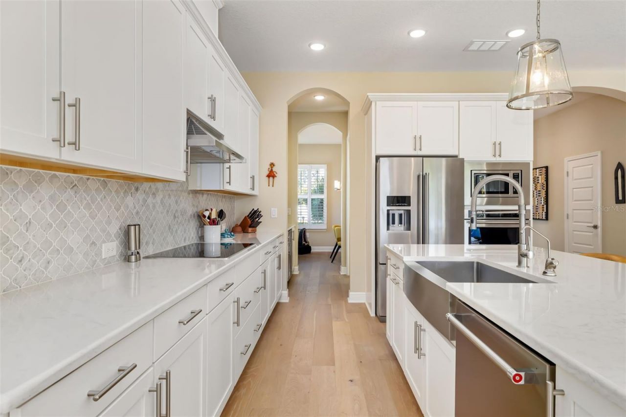 2576 Wood Street, Sarasota, FL 34237 Photo