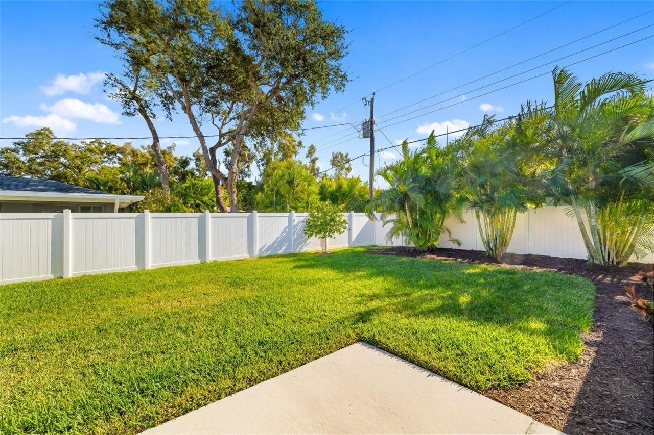 2576 Wood Street, Sarasota, FL 34237 Photo