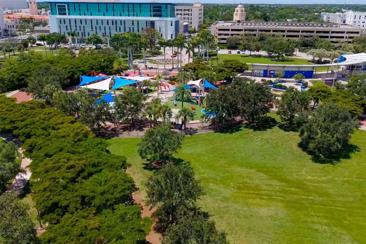 2576 Wood Street, Sarasota, FL 34237 Photo