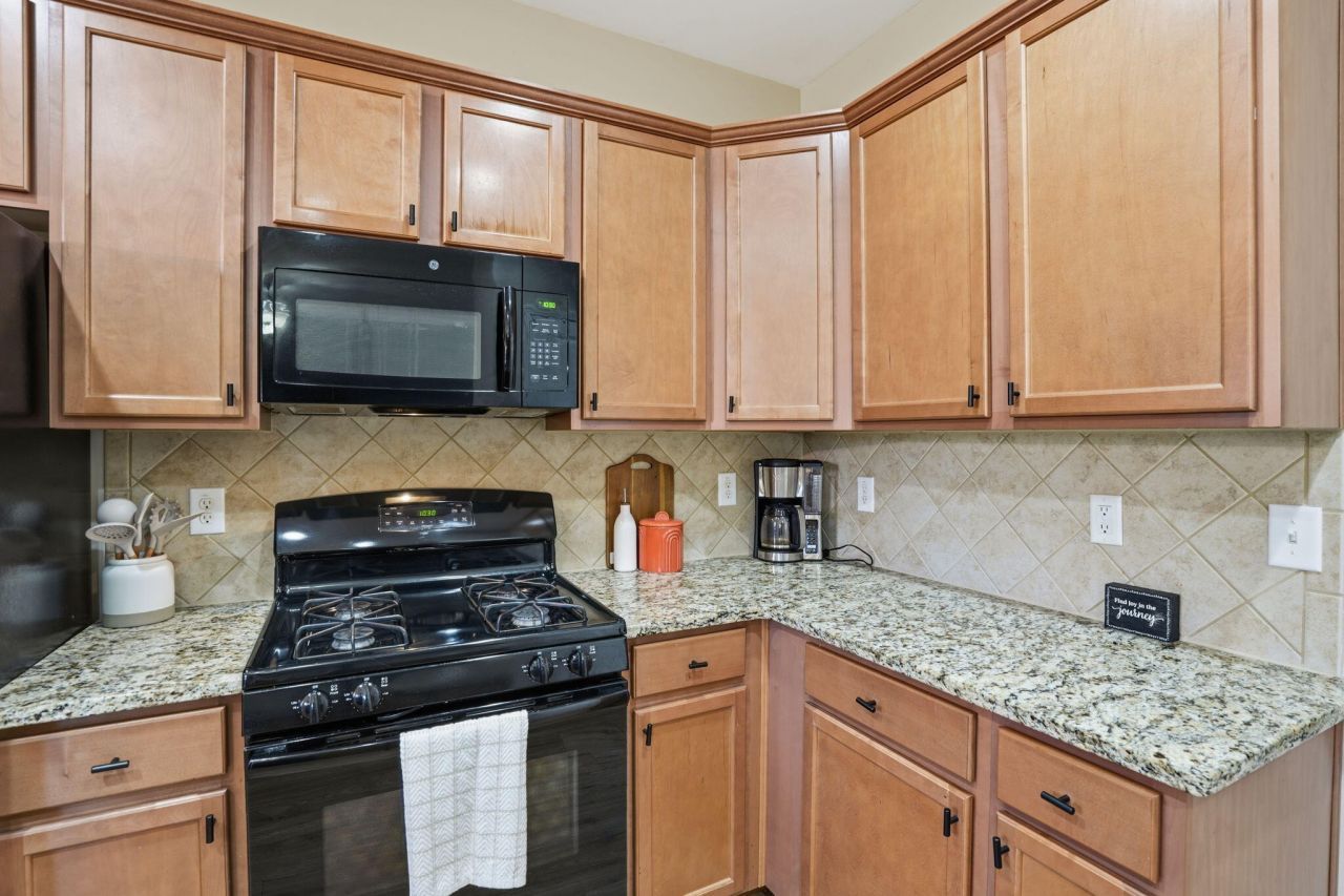 9672 Spencer Woods Road Photo 13