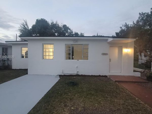 2951 NW 49th St , Miami, FL 33142