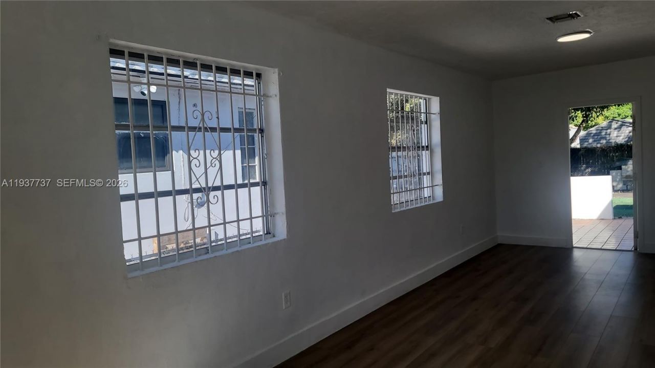 2951 NW 49th St , Miami, FL 33142 Photo