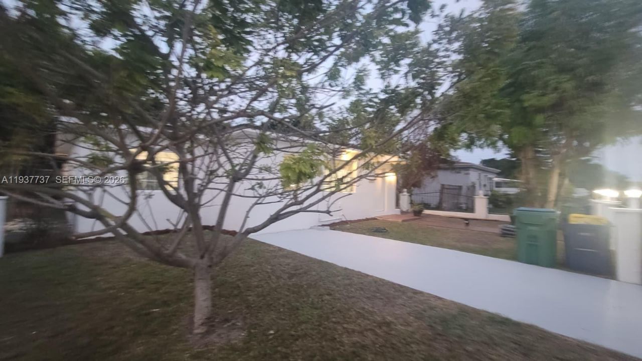 2951 NW 49th St , Miami, FL 33142 Photo