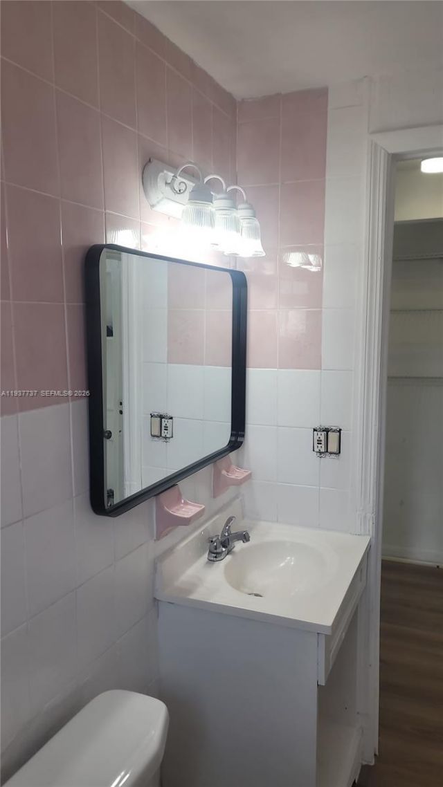 2951 NW 49th St , Miami, FL 33142 Photo