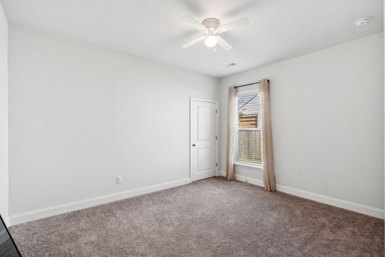 5033 Lady Bird Alley Photo 37