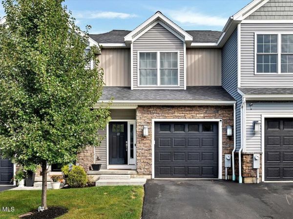 22 Stacey Way, Troy, NY 12180