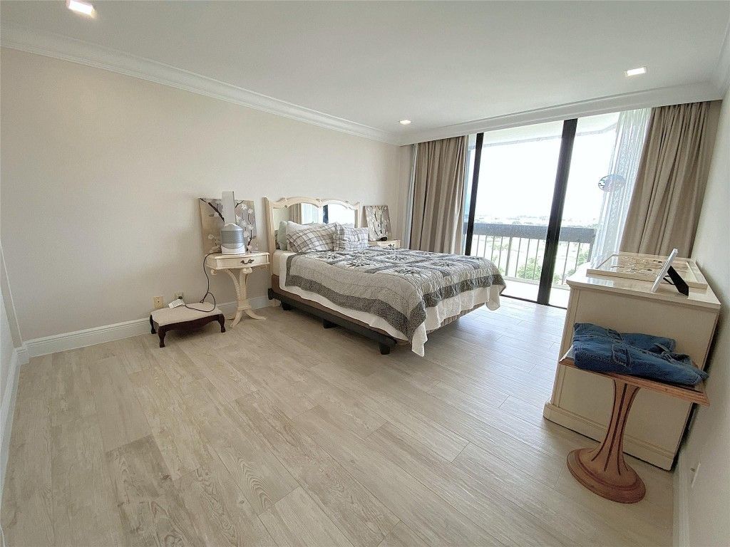 2400 Presidential Way, Unit 1104, West Palm Beach, FL 33401 Photo