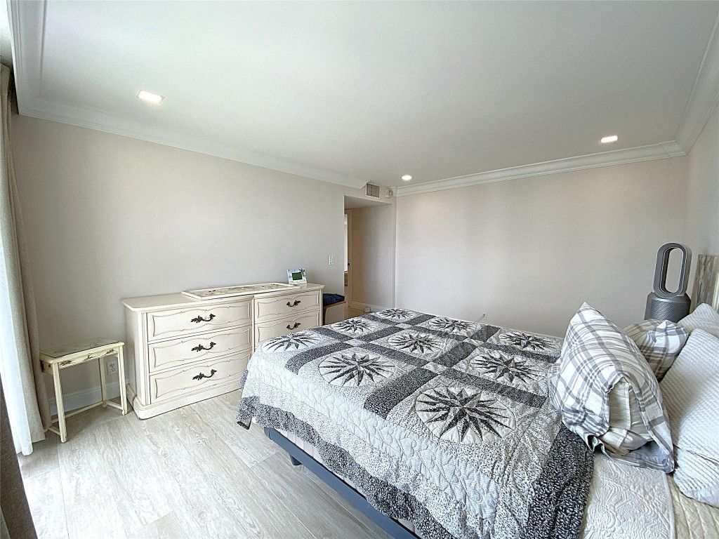 2400 Presidential Way, Unit 1104, West Palm Beach, FL 33401 Photo