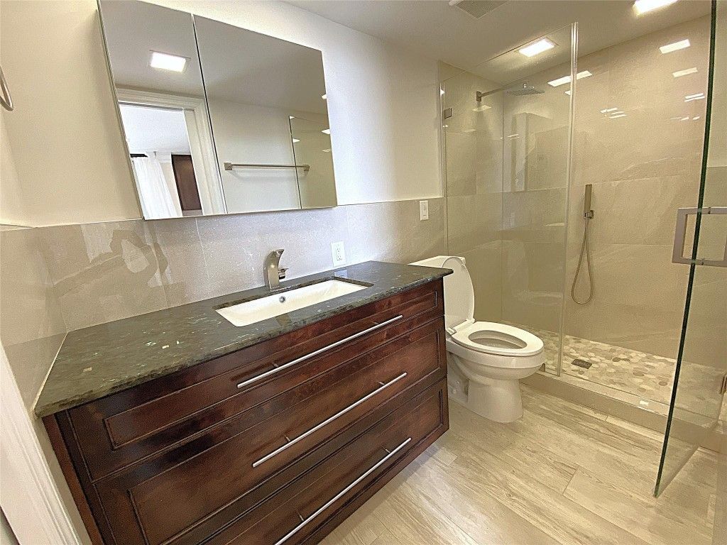 2400 Presidential Way, Unit 1104, West Palm Beach, FL 33401 Photo