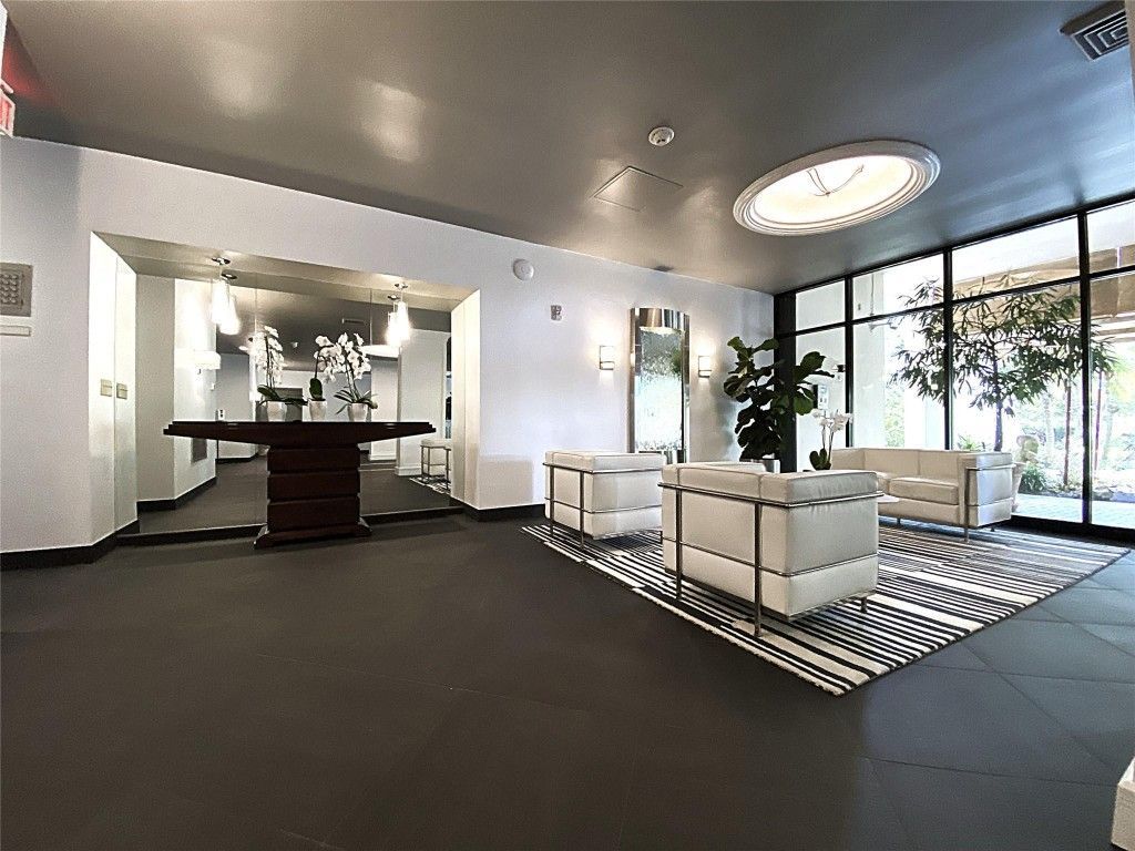 2400 Presidential Way, Unit 1104, West Palm Beach, FL 33401 Photo