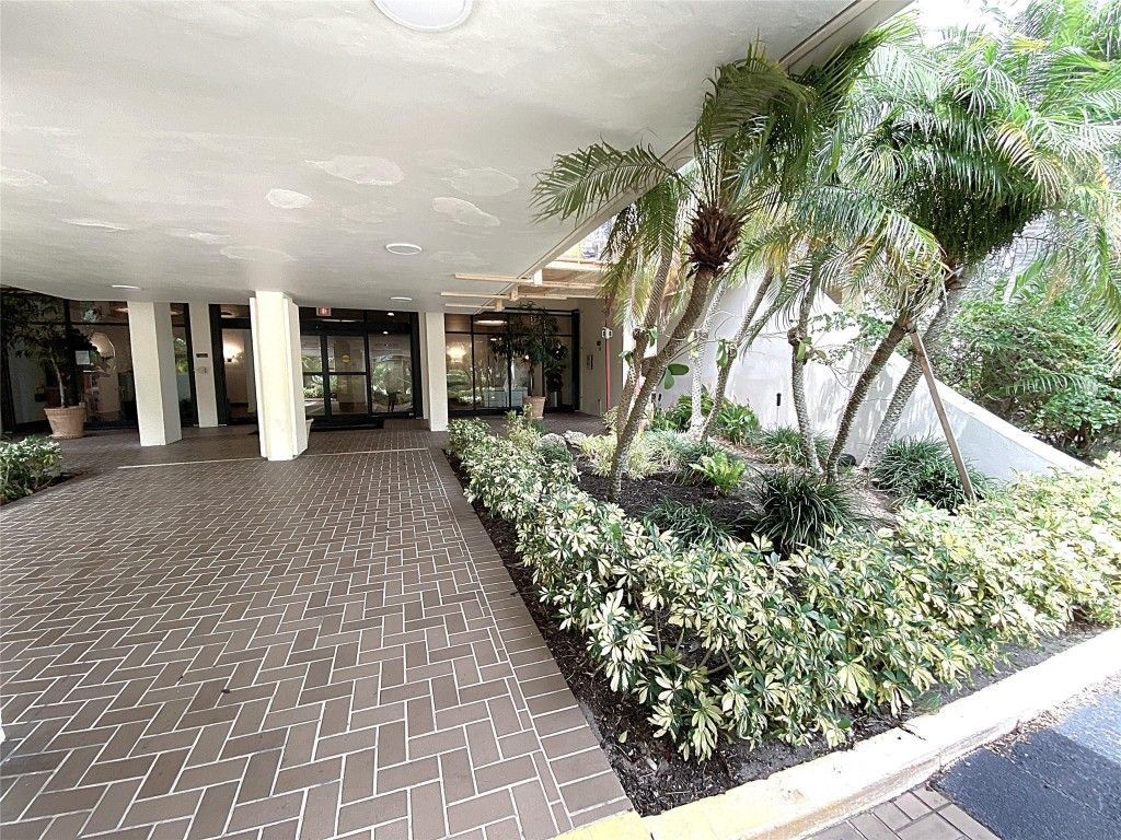 2400 Presidential Way, Unit 1104, West Palm Beach, FL 33401 Photo