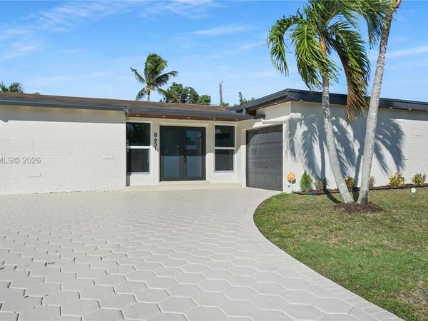 8651 NW 24th St , Sunrise, FL 33322