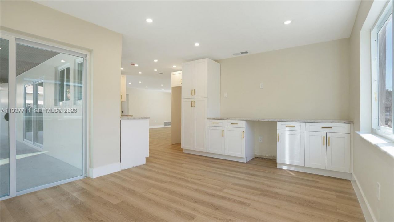 8651 NW 24th St , Sunrise, FL 33322 Photo