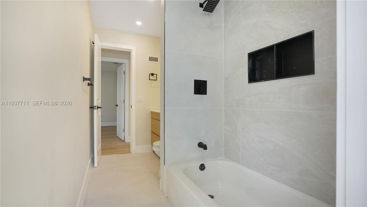 8651 NW 24th St , Sunrise, FL 33322 Photo