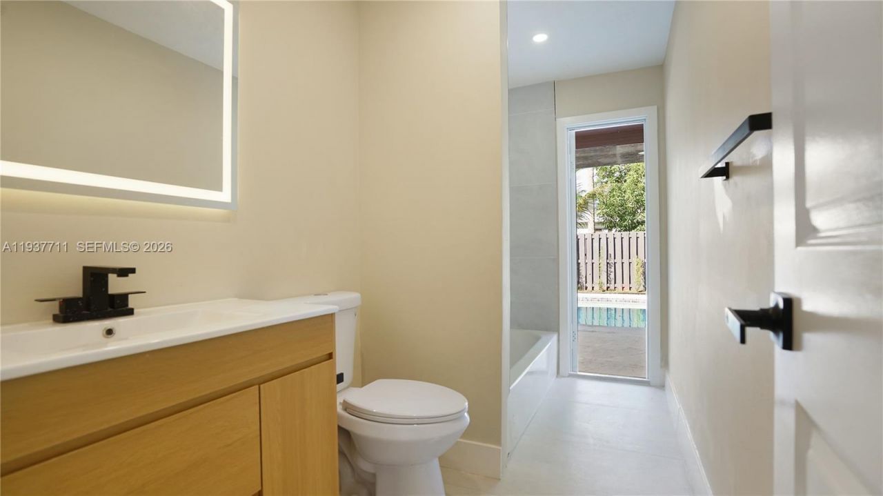 8651 NW 24th St , Sunrise, FL 33322 Photo