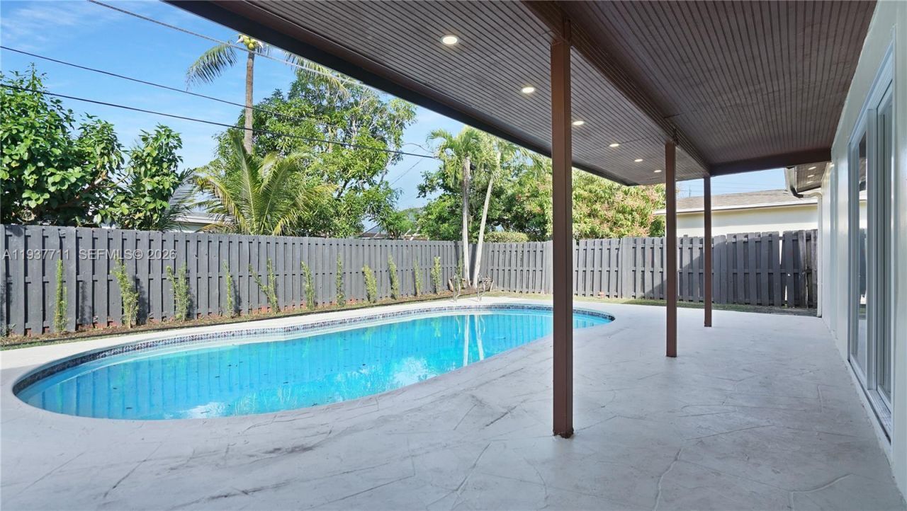 8651 NW 24th St , Sunrise, FL 33322 Photo