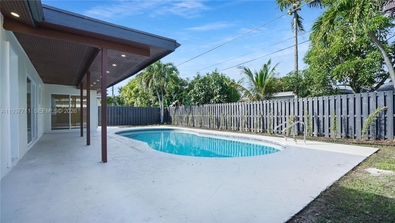 8651 NW 24th St , Sunrise, FL 33322 Photo