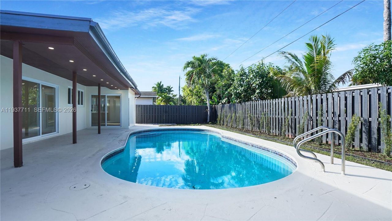 8651 NW 24th St , Sunrise, FL 33322 Photo