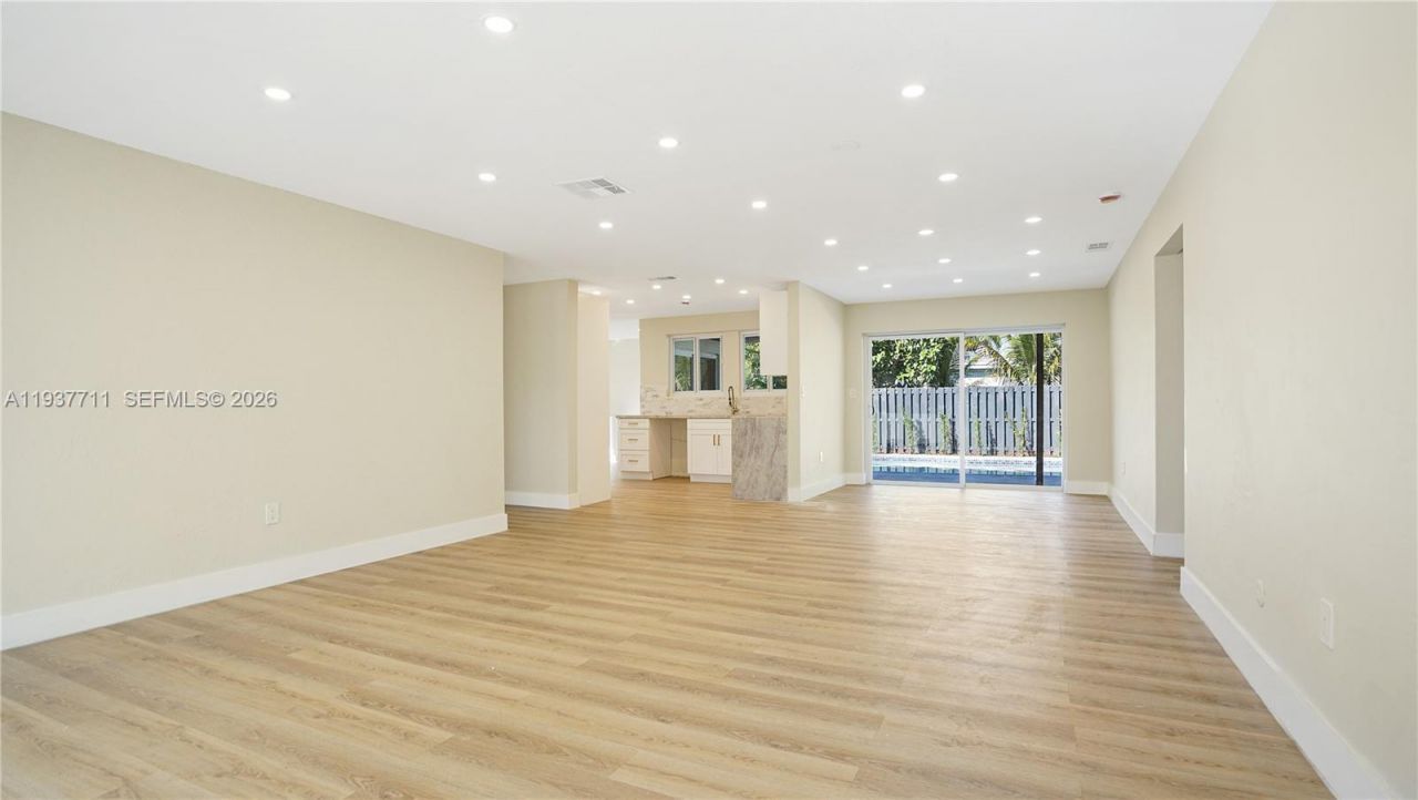 8651 NW 24th St , Sunrise, FL 33322 Photo