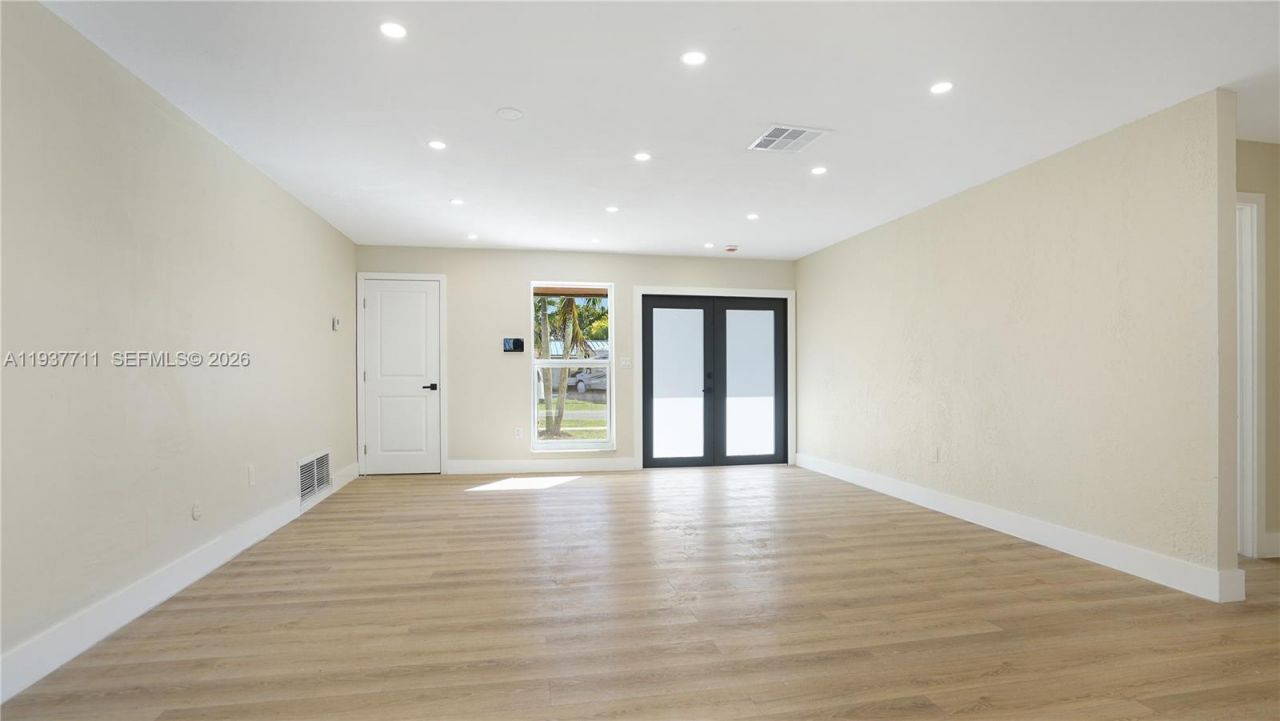 8651 NW 24th St , Sunrise, FL 33322 Photo