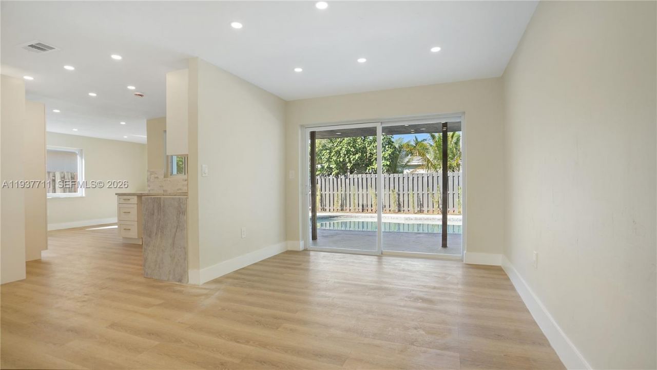 8651 NW 24th St , Sunrise, FL 33322 Photo