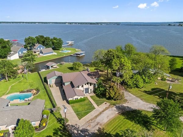 1035 Holiday Circle, Seven Points, TX 75143