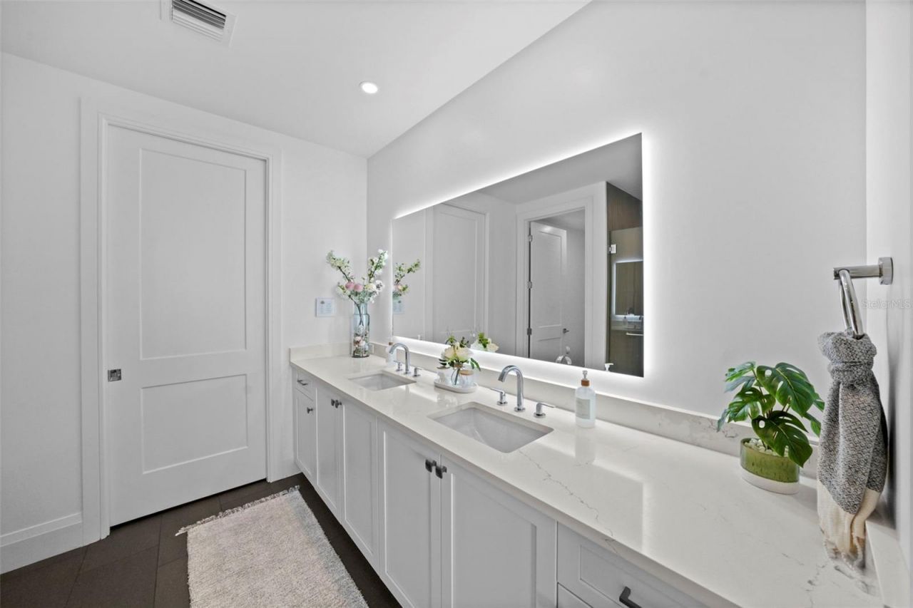 2910 W Barcelona Street, Unit 1902, Tampa, FL 33629 Photo