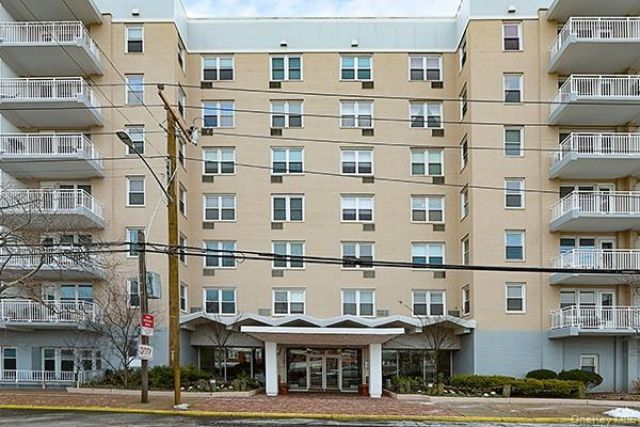 522 Shore Road, Unit 1D, Long Beach, NY 11561 Main Photo