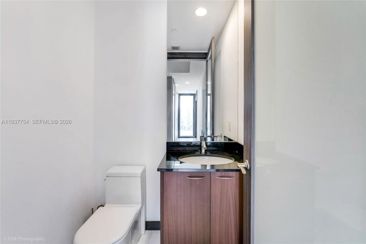 15901 Collins Ave , Unit 2701, Sunny Isles Beach, FL 33160 Photo