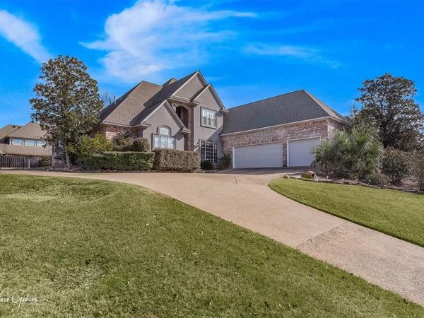 1069 Waters Edge Circle, Shreveport, LA 71106