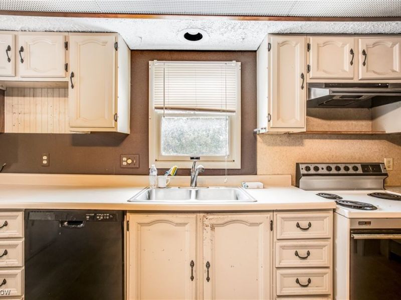 917 S Irvine Avenue, Masury, OH 44438 Photo 3