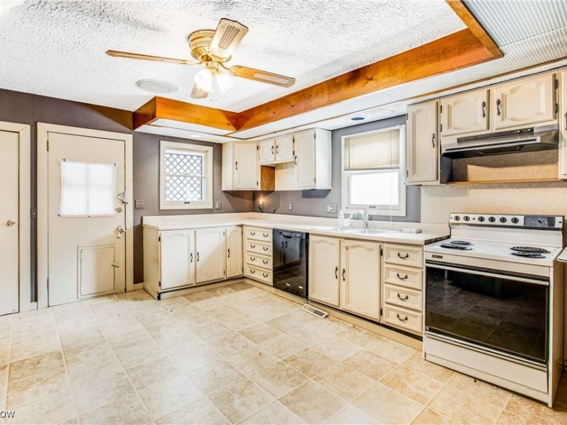 917 S Irvine Avenue, Masury, OH 44438 Photo 4