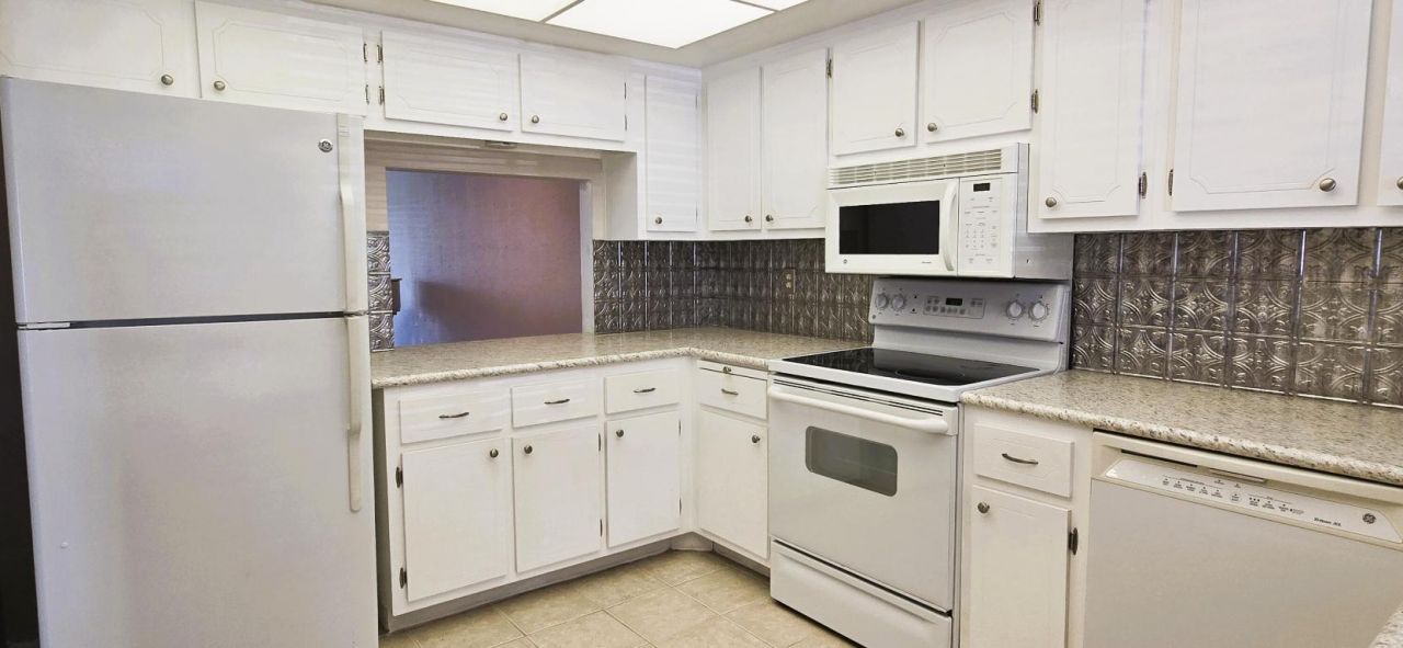 60 Yacht Club Drive, Unit 103, North Palm Beach, FL 33408 Photo