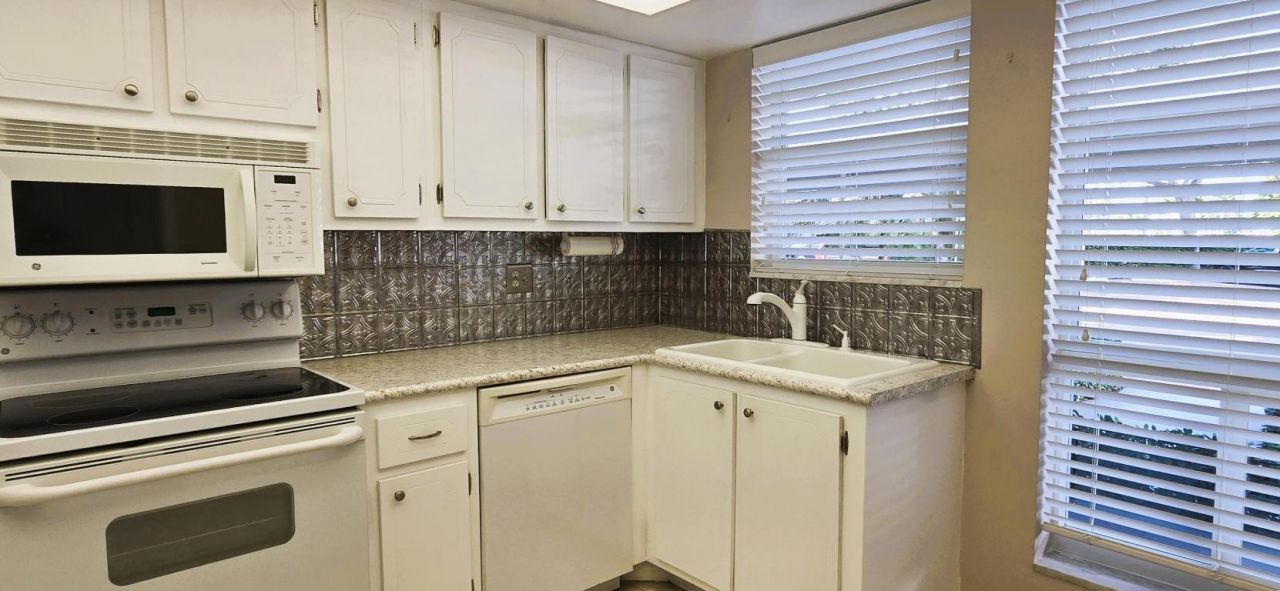 60 Yacht Club Drive, Unit 103, North Palm Beach, FL 33408 Photo