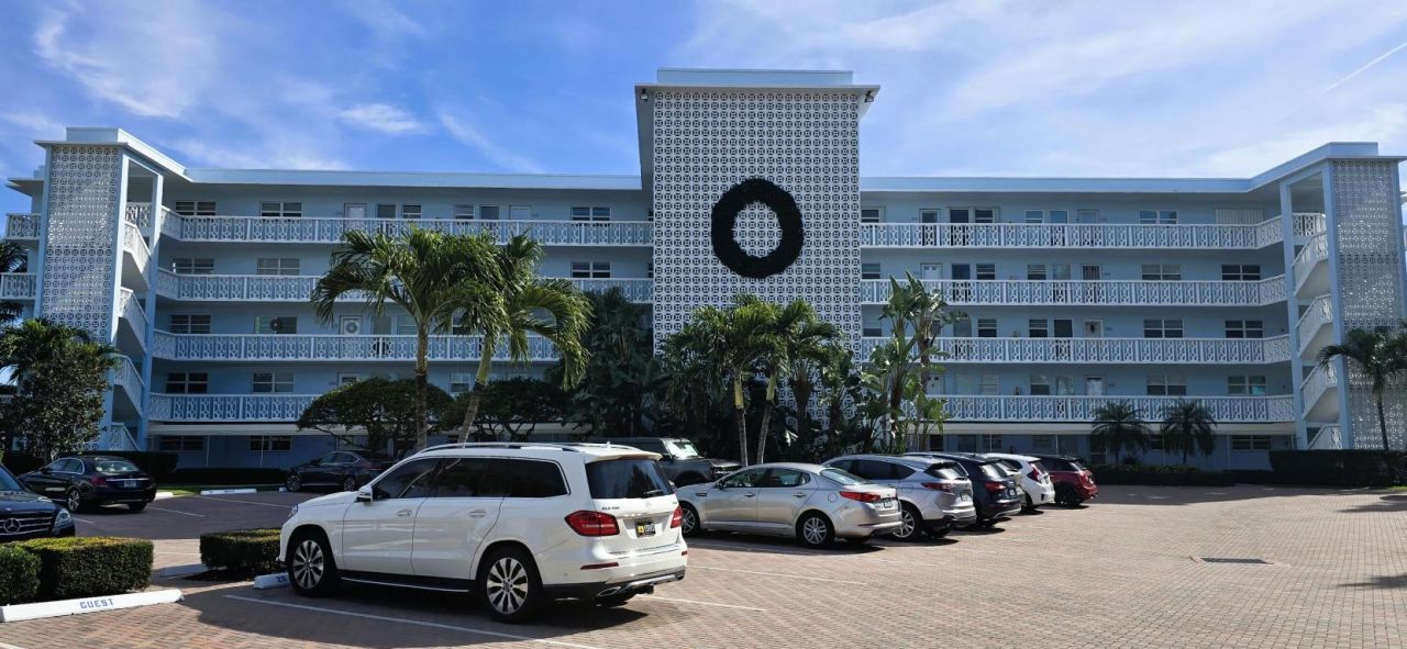 60 Yacht Club Drive, Unit 103, North Palm Beach, FL 33408 Photo