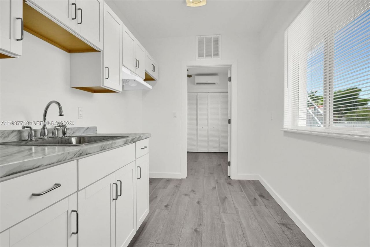 600 NW 25th Ct, Unit 4, Miami, FL 33125 Photo