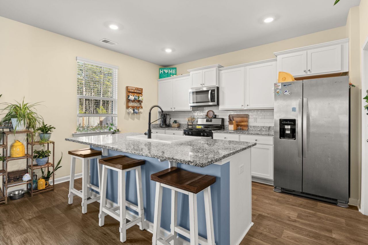 380 Azore Way Photo 13