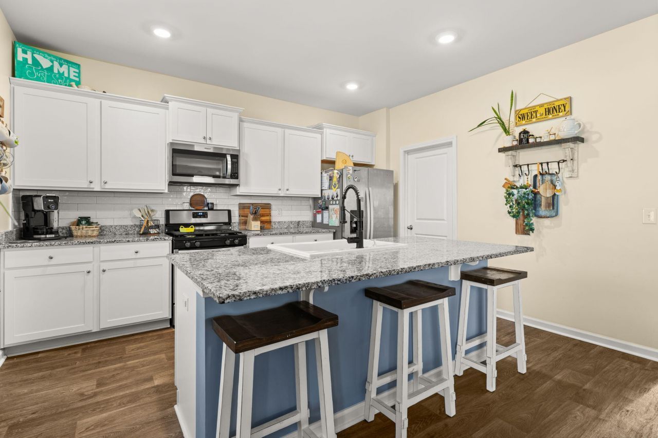 380 Azore Way Photo 14