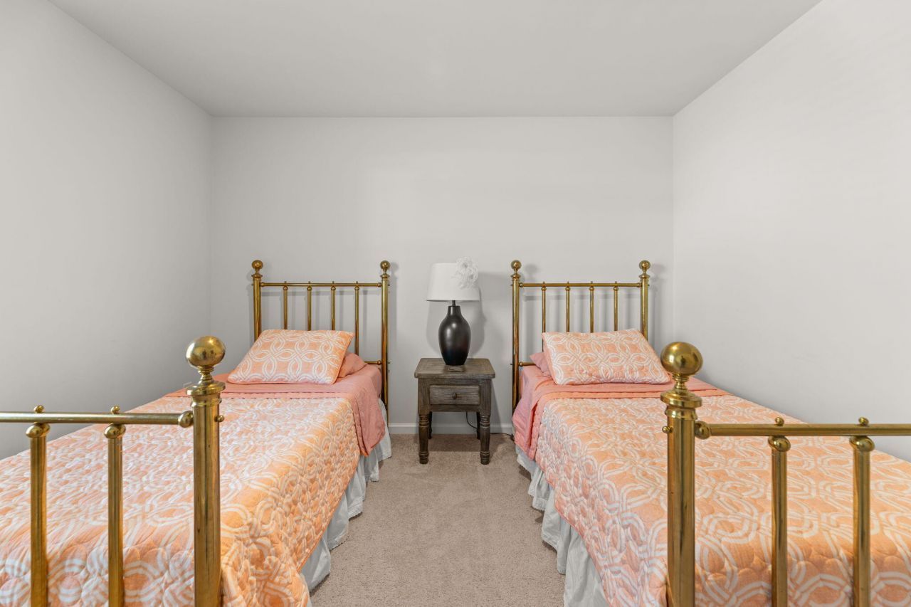 380 Azore Way Photo 37