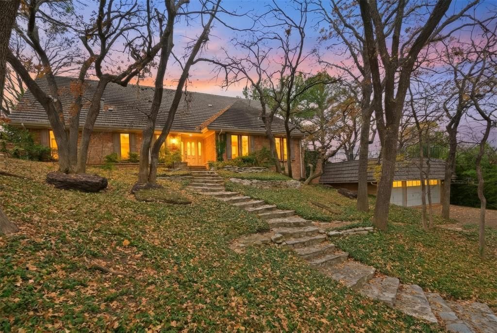 1004 Crowley Road, Arlington, TX 76012 Main Photo