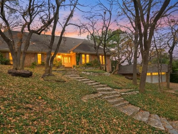 1004 Crowley Road, Arlington, TX 76012