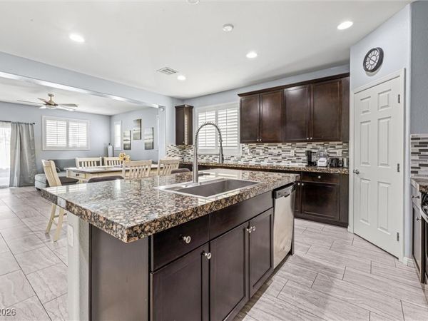 6426 Holland Hills Street, Las Vegas, NV 89113