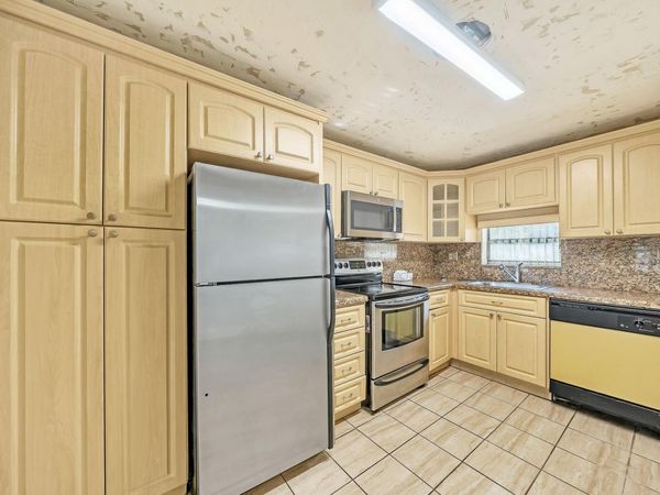 8980 S Hollybrook Boulevard, Unit 204, Pembroke Pines, FL 33025