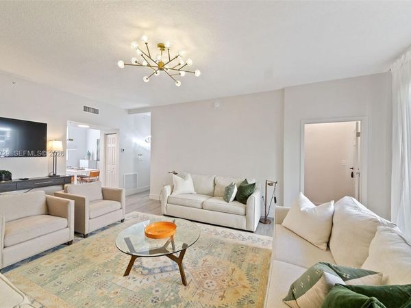 2067 S Ocean Dr, Unit TH5, Hallandale Beach, FL 33009